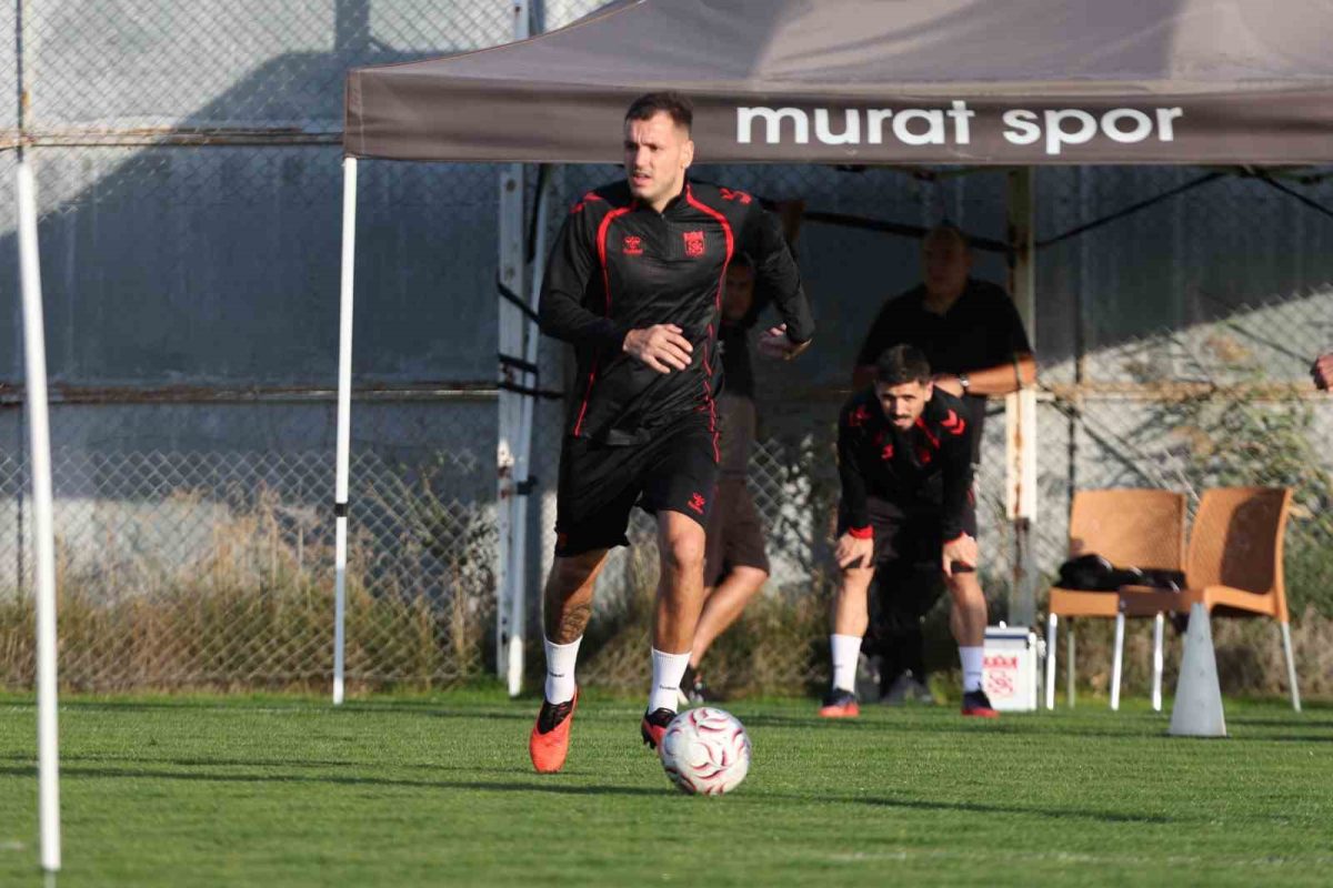Sivasspor, Bandırmaspor maçı hazırlıklarını sürdürdü - Foto 5
