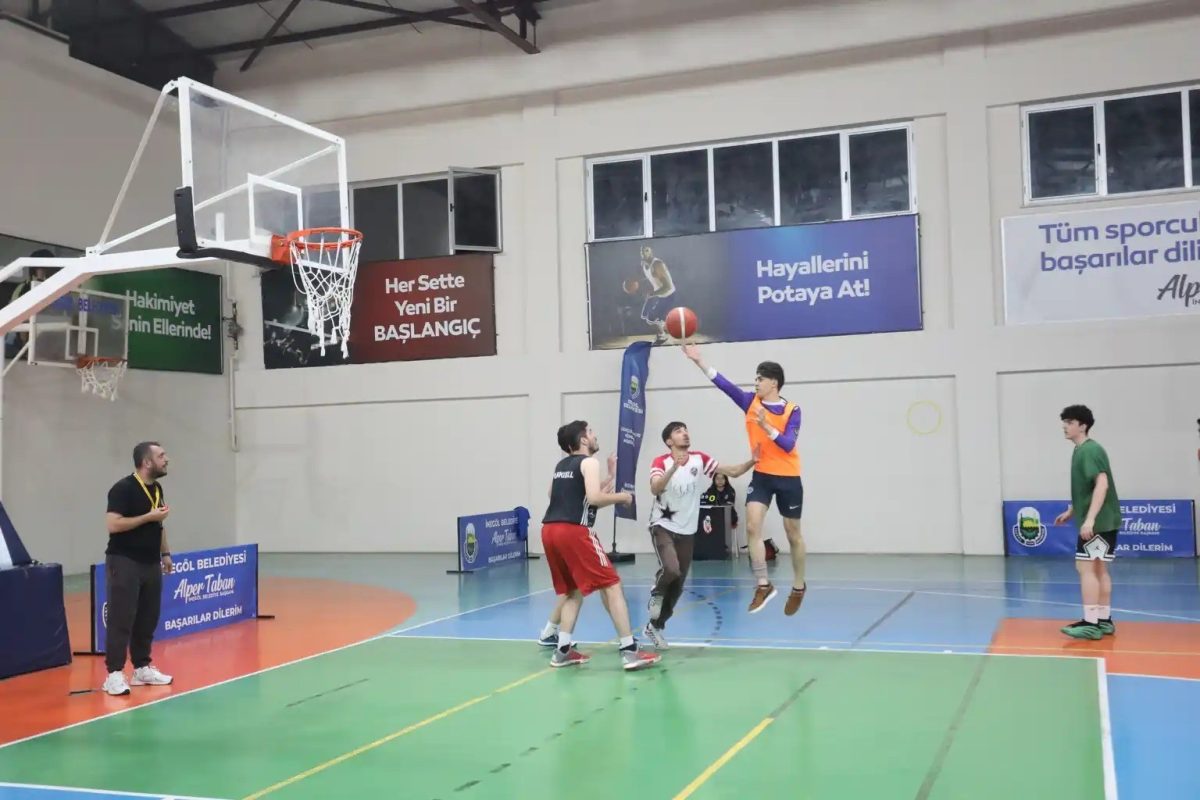 Sokak basketbolunda şampiyonlar kupalarını aldı - Foto 2