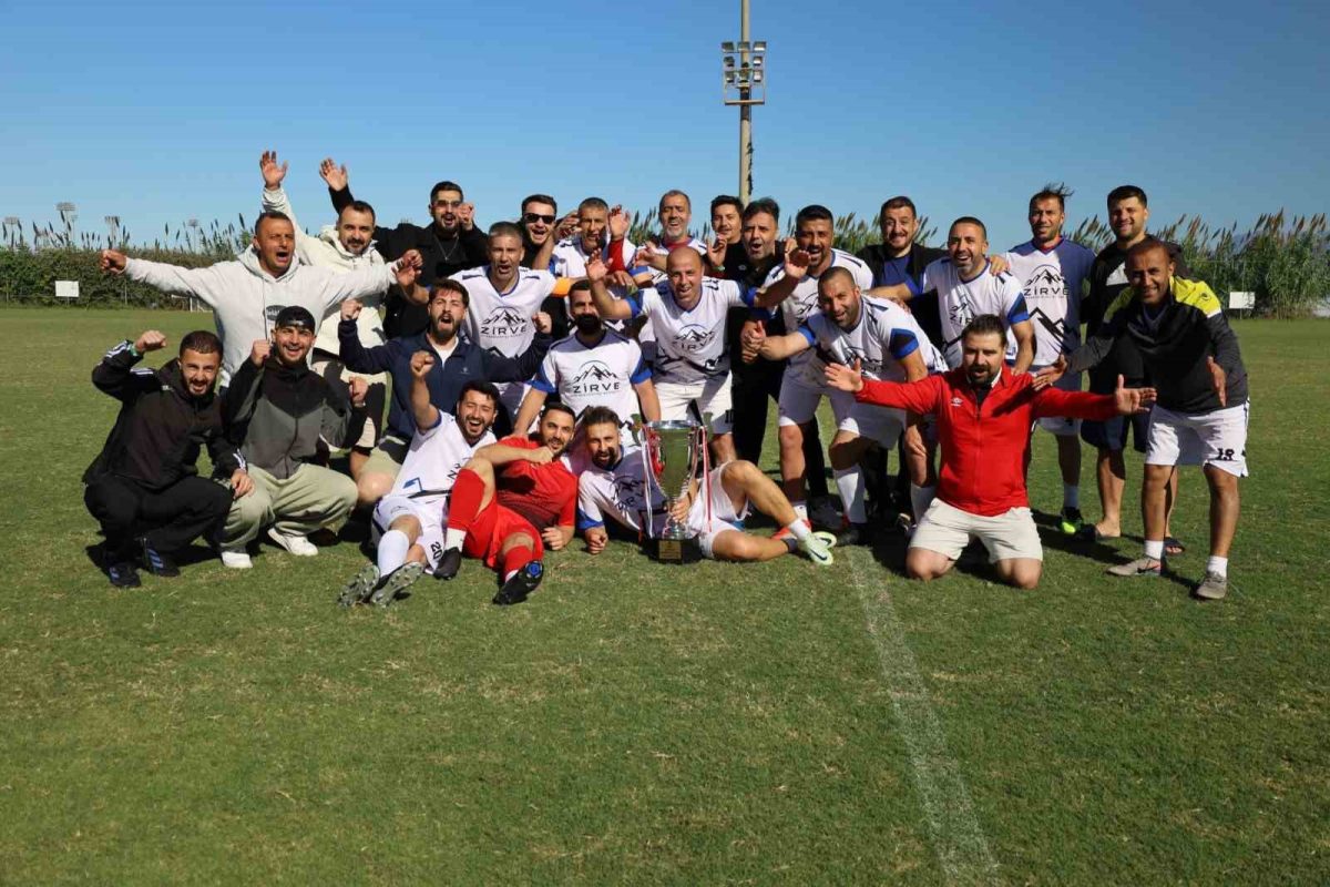 Tatvan masterlar, Antalya’da şampiyon oldu