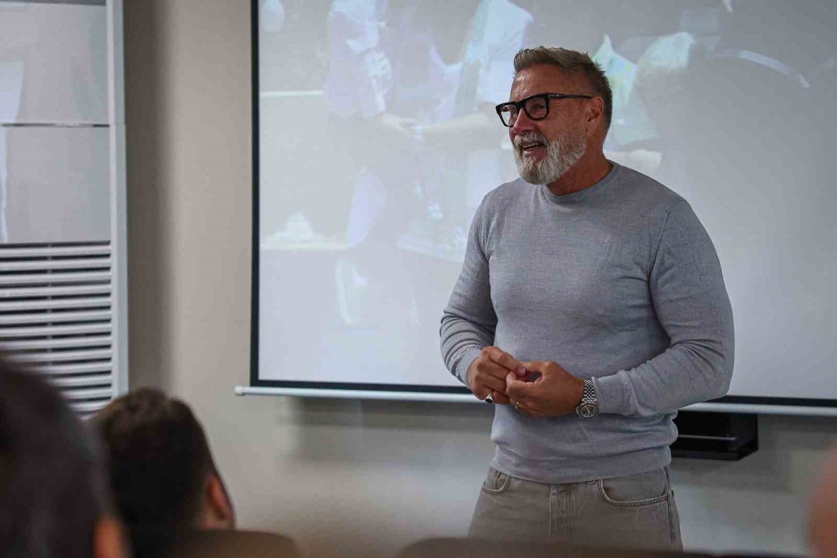 Thorsten Fink, akademi oyuncularına A takıma hazırlanma sürecini anlattı - Foto 2