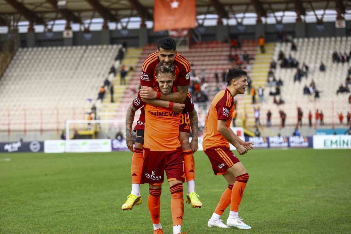 Trendyol 1. Lig: Ümraniyespor: 4 - Sivasspor: 0 - Foto 5