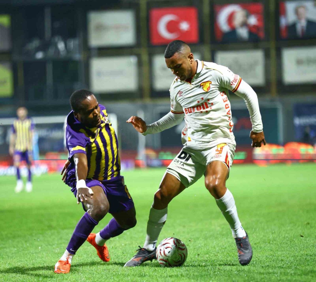 Trendyol Süper Lig: Eyüpspor: 0 - Göztepe: 1 (İlk yarı) - Foto 2