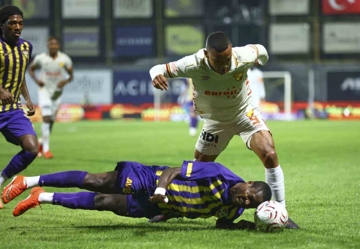 Trendyol Süper Lig: Eyüpspor: 0 - Göztepe: 1 (İlk yarı) - Foto 3
