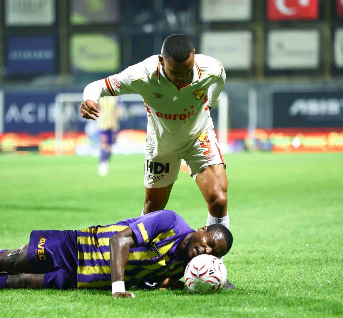 Trendyol Süper Lig: Eyüpspor: 0 - Göztepe: 1 (İlk yarı) - Foto 4