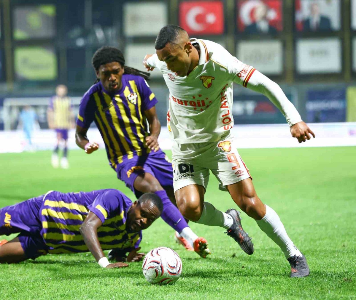 Trendyol Süper Lig: Eyüpspor: 0 - Göztepe: 1 (İlk yarı) - Foto 5