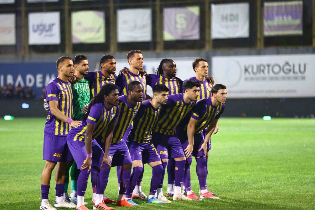 Trendyol Süper Lig: Eyüpspor: 0 - Göztepe: 1 (Maç devam ediyor) - Foto 2