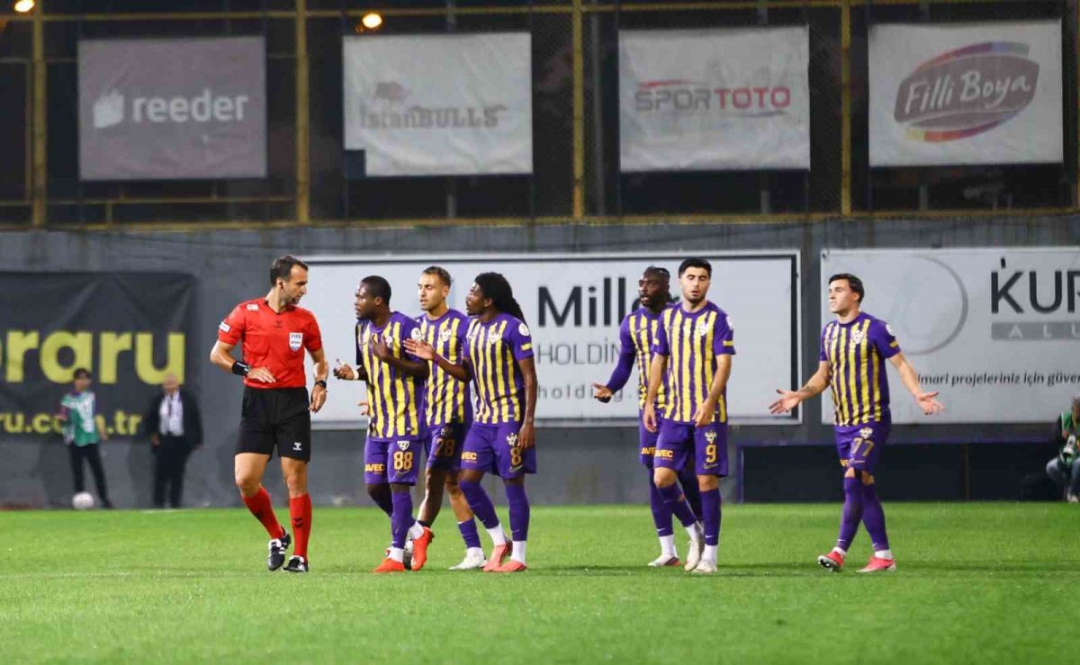 Trendyol Süper Lig: Eyüpspor: 0 - Göztepe: 1 (Maç devam ediyor) - Foto 8