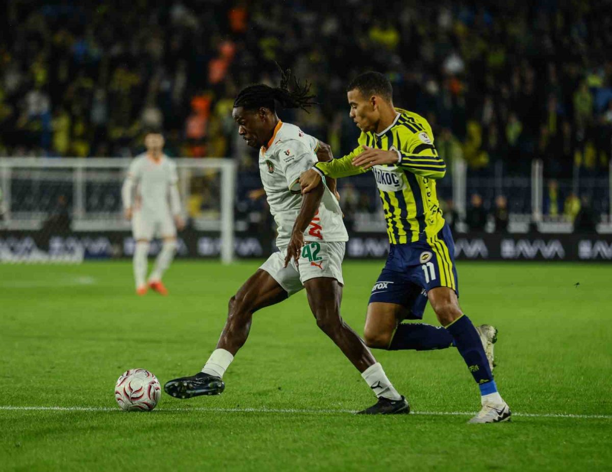 Trendyol Süper Lig: Fenerbahçe: 0 - Corendon Alanyaspor: 0 (Maç devam ediyor) - Foto 6