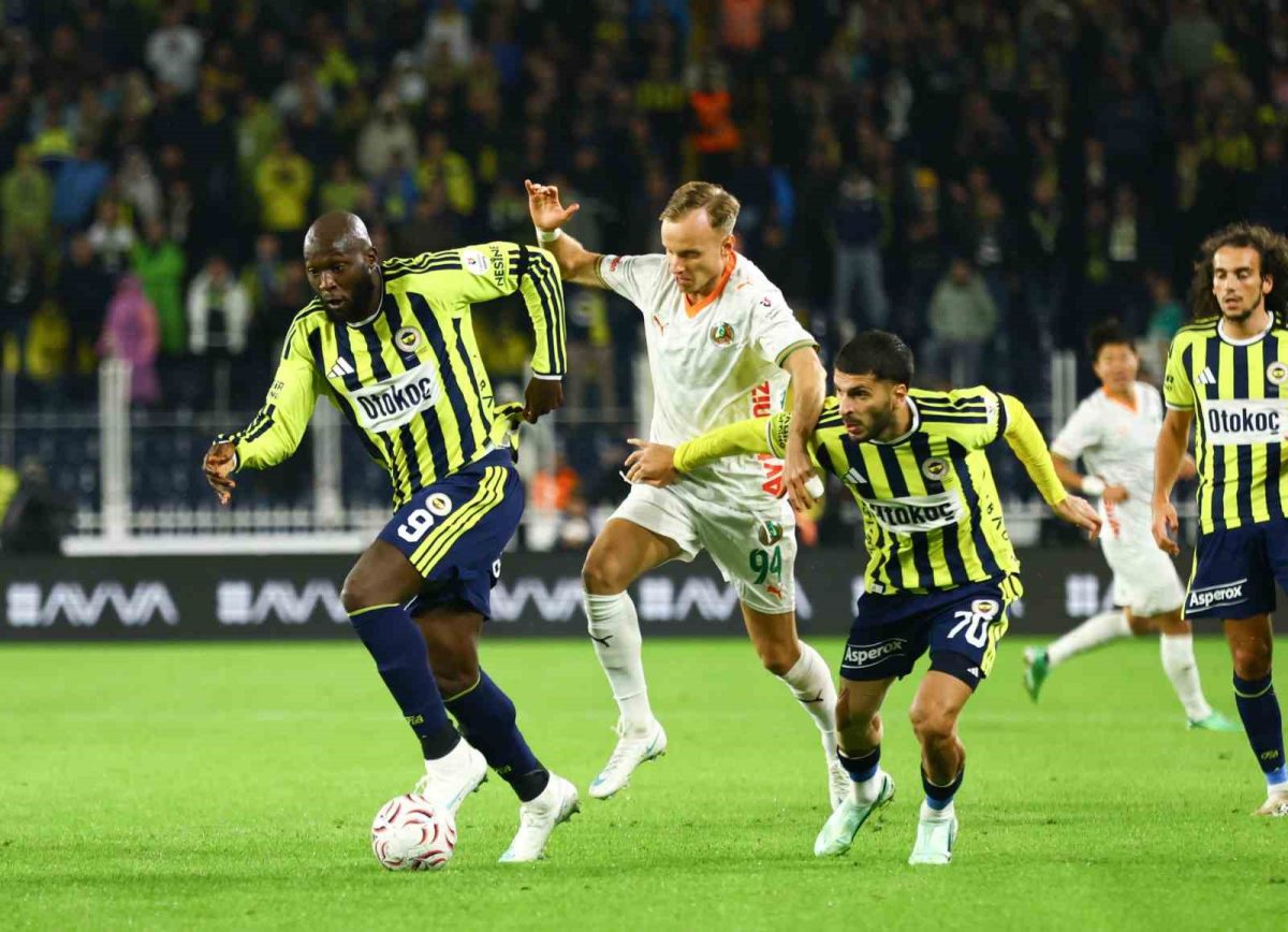 Trendyol Süper Lig: Fenerbahçe: 0 - Corendon Alanyaspor: 0 (Maç devam ediyor) - Foto 7