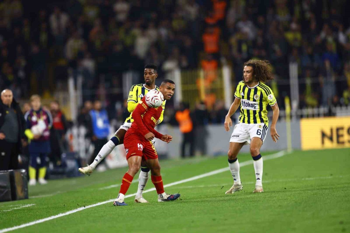 Trendyol Süper Lig: Fenerbahçe: 1 - Göztepe: 0 (İlk yarı) - Foto 2