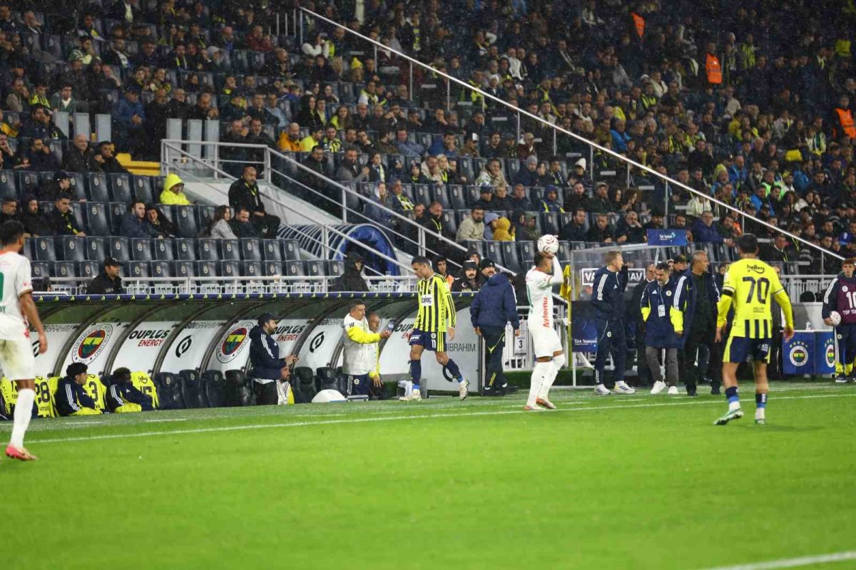 Trendyol Süper Lig: Fenerbahçe: 3 - Corendon Alanyaspor: 0 (Maç sonucu) - Foto 4