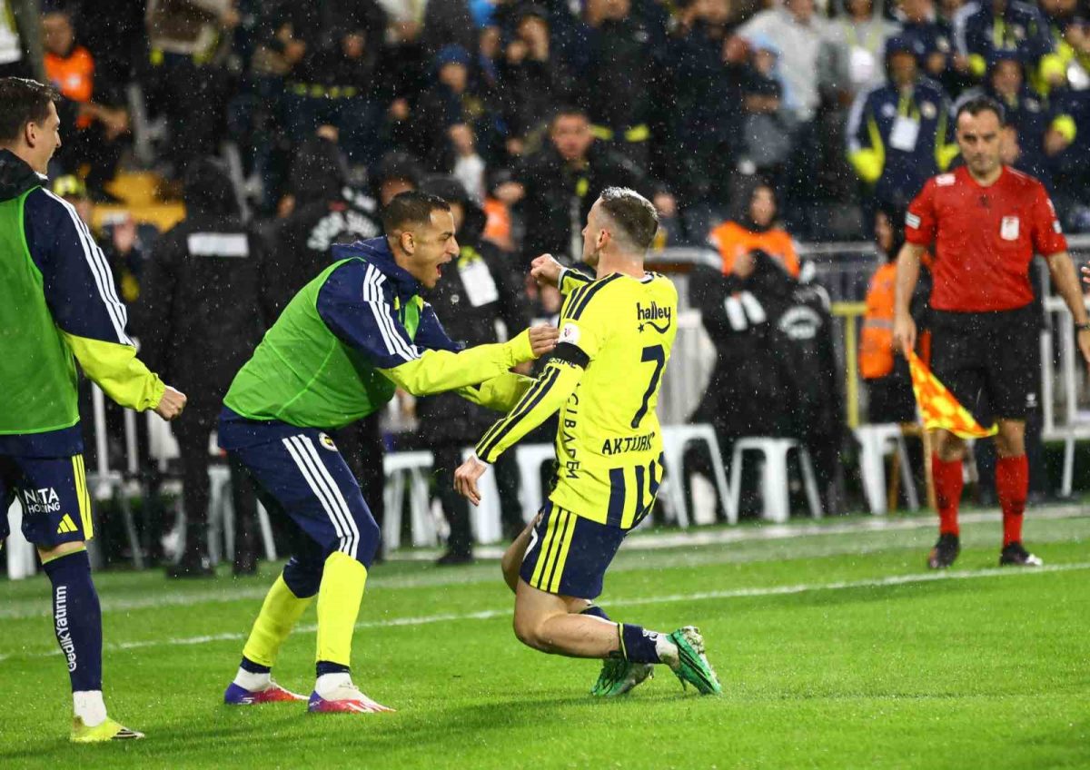 Trendyol Süper Lig: Fenerbahçe: 3 - Corendon Alanyaspor: 0 (Maç sonucu) - Foto 5