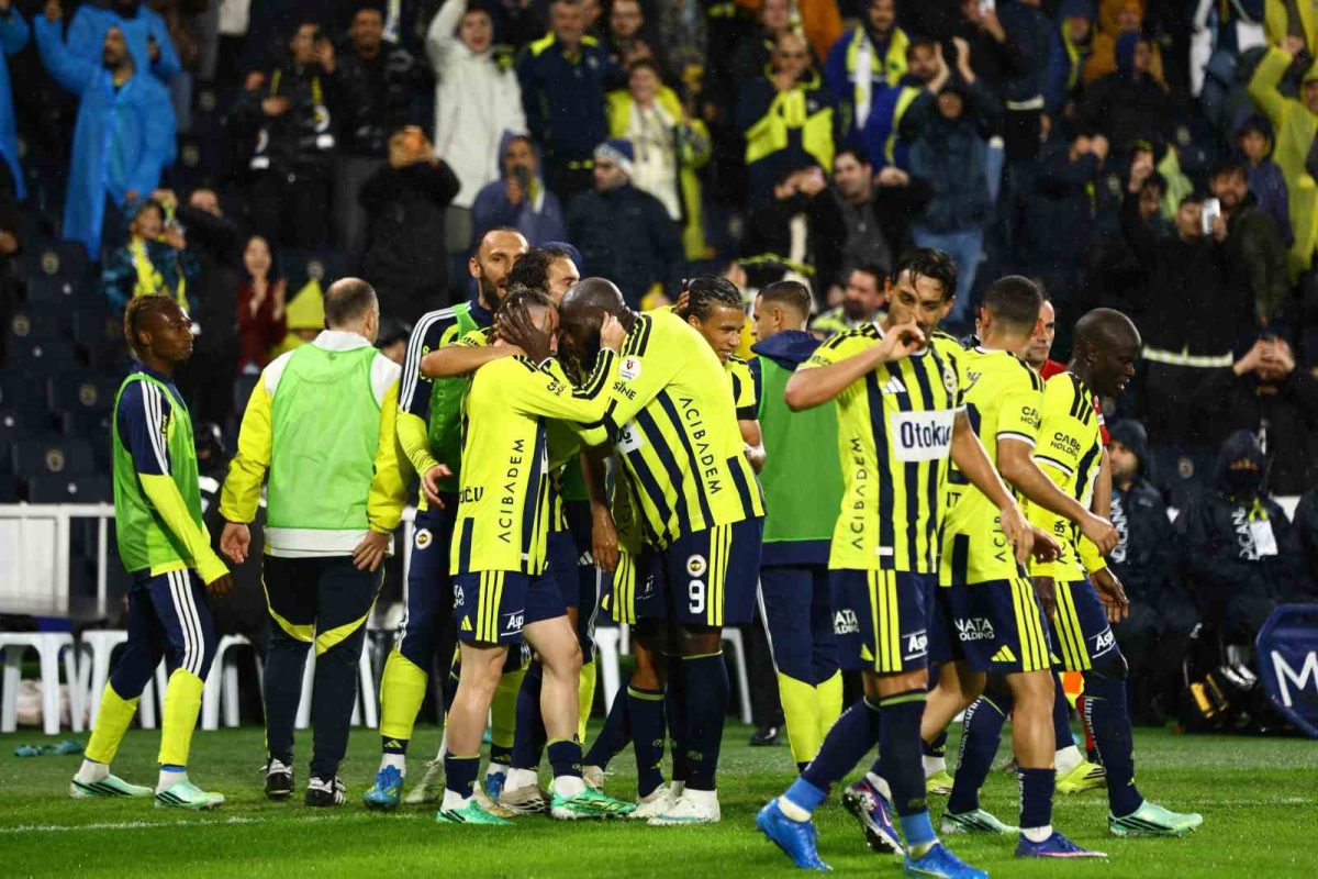 Trendyol Süper Lig: Fenerbahçe: 3 - Corendon Alanyaspor: 0 (Maç sonucu) - Foto 6