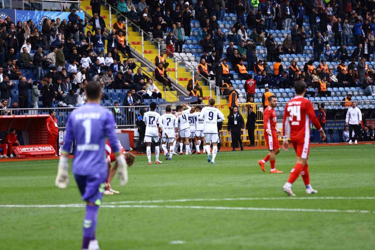 Trendyol Süper Lig: Kasımpaşa: 2 - Samsunspor: 1 (İlk yarı)