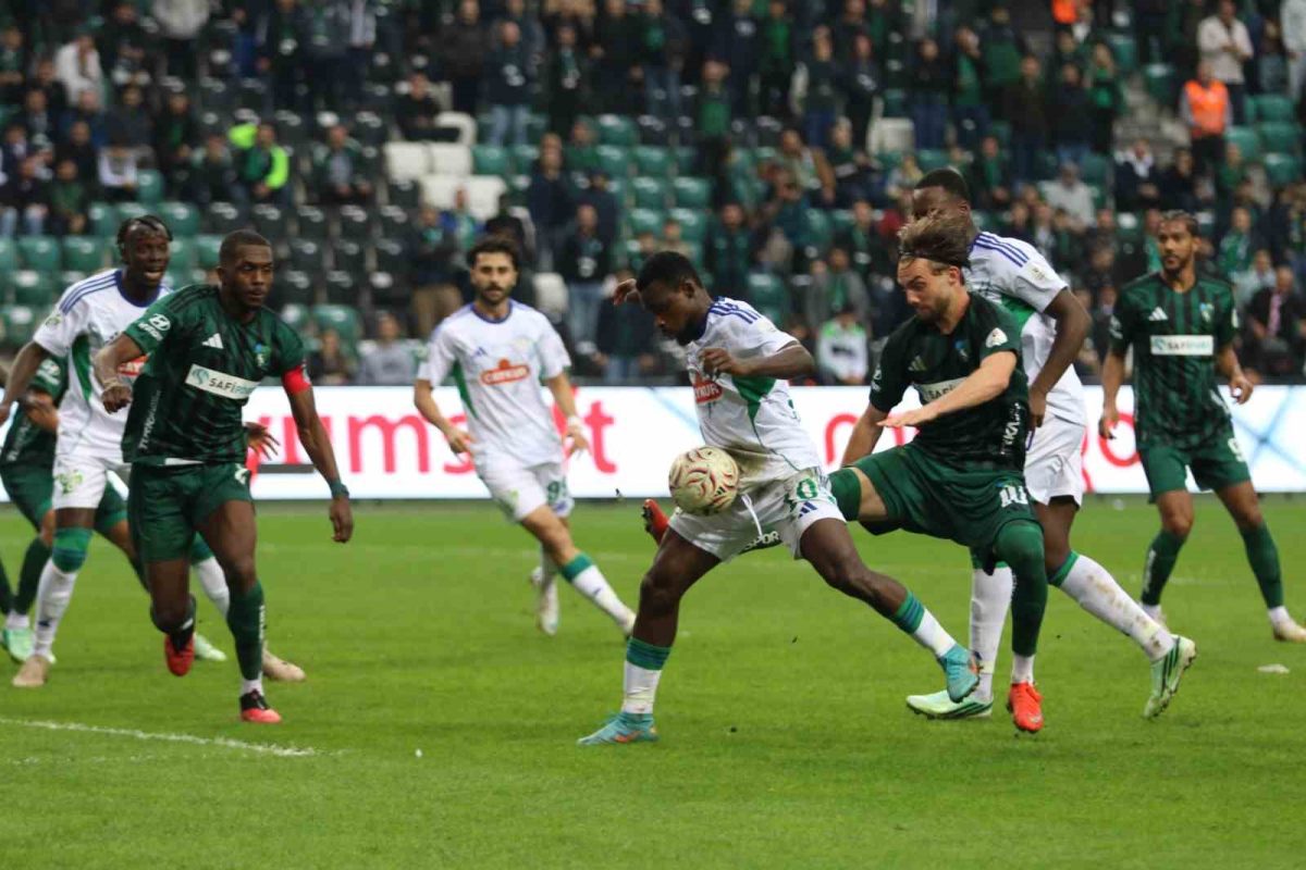 Trendyol Süper Lig: Kocaelispor: 0 - Çaykur Rizespor: 0 (Maç sonucu) - Foto 4