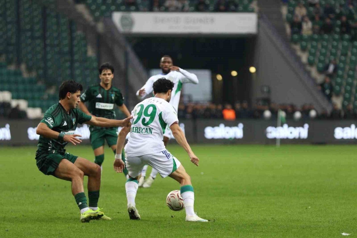 Trendyol Süper Lig: Kocaelispor: 0 - Çaykur Rizespor: 0 (Maç sonucu) - Foto 8