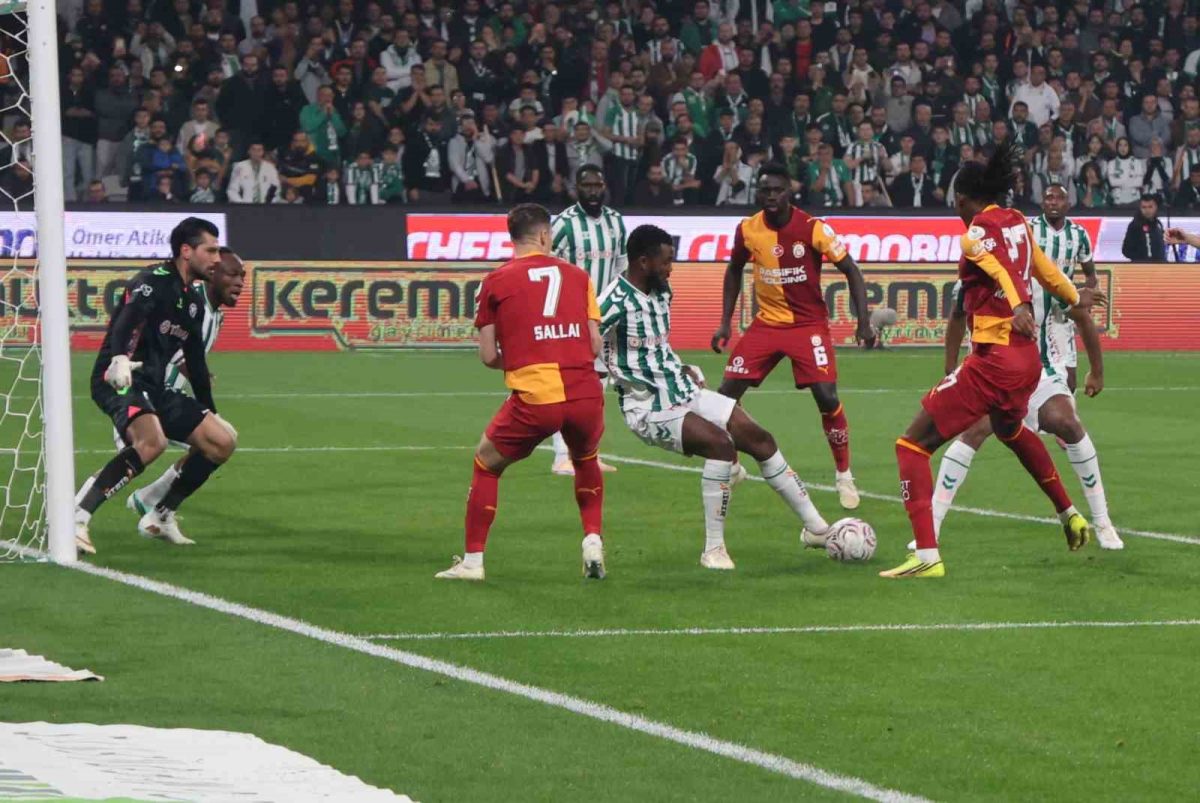 Trendyol Süper Lig: Konyaspor: 0 - Galatasaray: 1 (Maç devam ediyor) - Foto 6