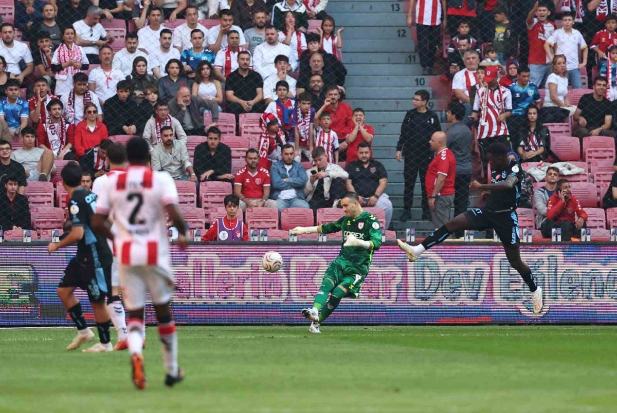 Trendyol Süper Lig: Samsunspor: 0 - Trabzonspor: 3 (İlk yarı) - Foto 8