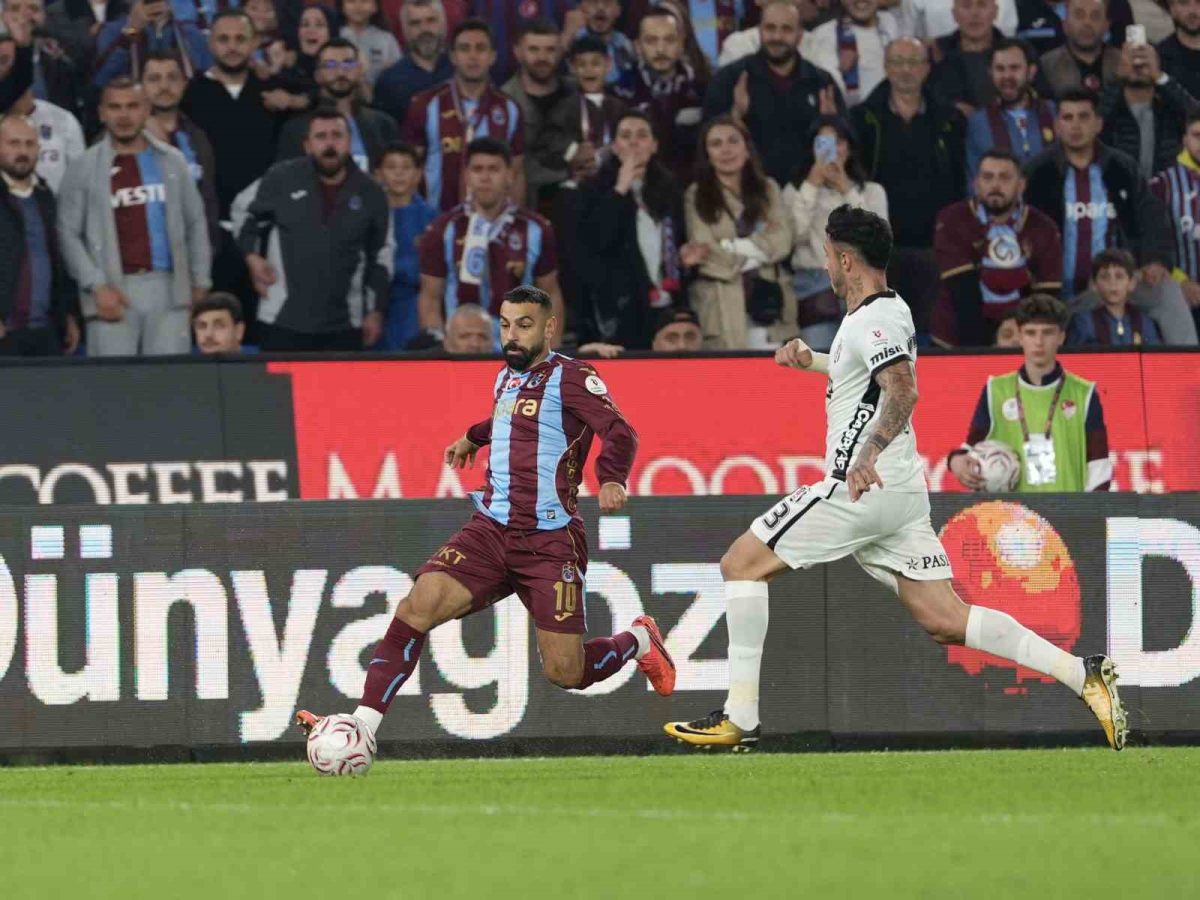 Trendyol Süper Lig: Trabzonspor: 1 - Beşiktaş: 0 (İlk yarı)