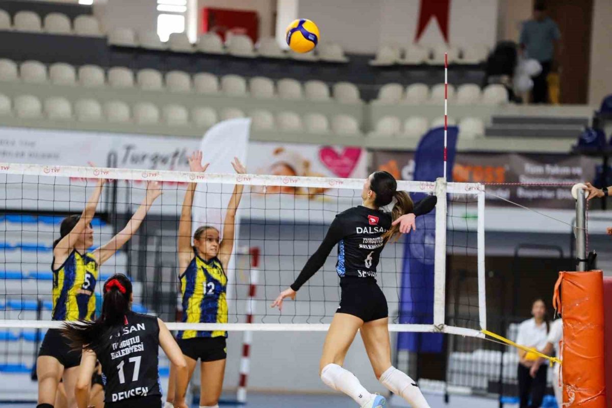 Turgutlu’nun Sultanları sezona 3-0’la başladı - Foto 4