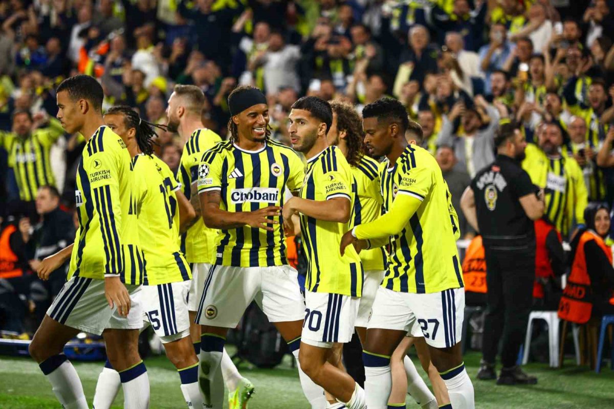 UEFA Şampiyonlar Ligi: Fenerbahçe: 2 - Slavia Prag: 1 (Maç devam ediyor)
