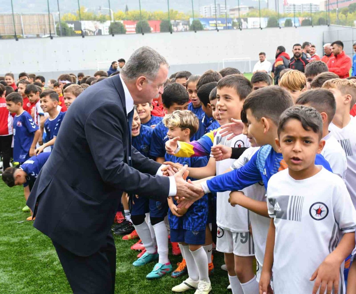 Yunusemre’de 29 Ekim coşkusu futbolla taçlandı - Foto 4