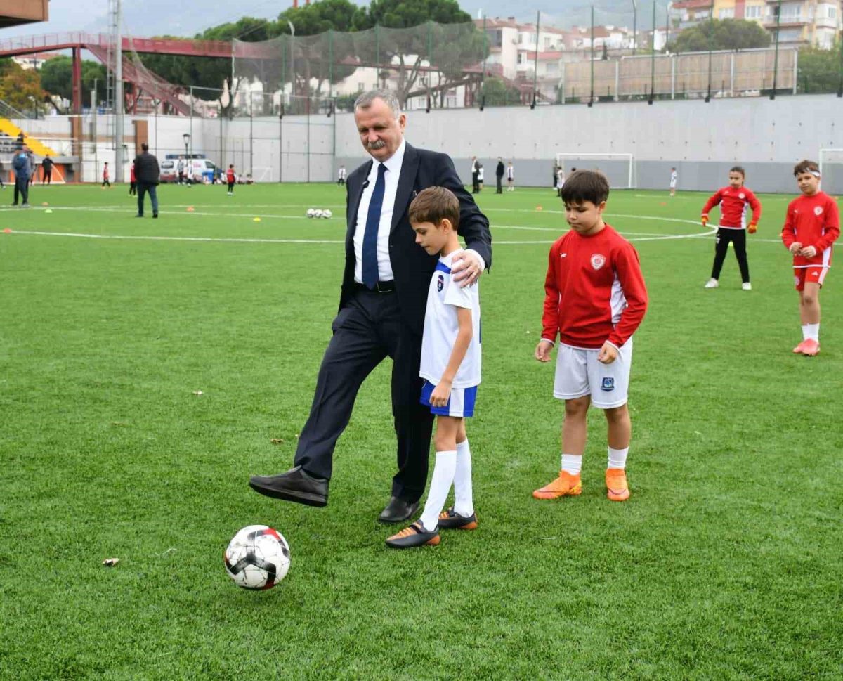 Yunusemre’de 29 Ekim coşkusu futbolla taçlandı - Foto 5