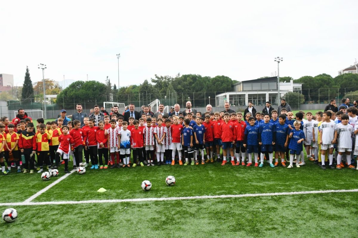Yunusemre’de 29 Ekim coşkusu futbolla taçlandı