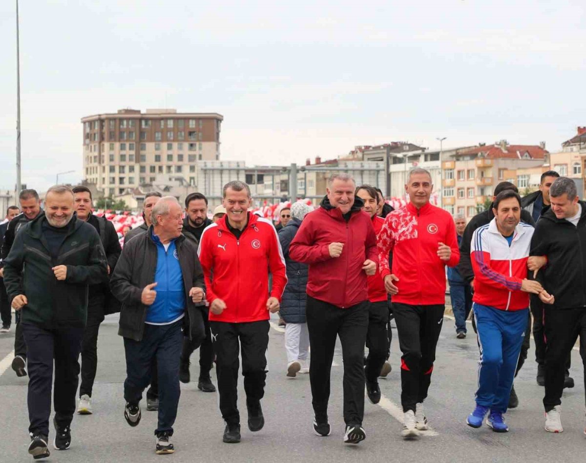 Zeytinburnu sokaklarında Cumhuriyet Koşusu heyecanı yaşandı