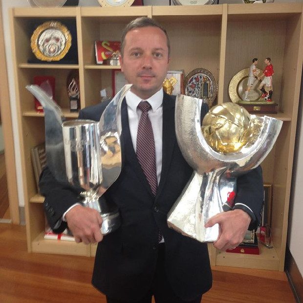 Albayrak’ın koltuğuna oturdu! Taraftara ilk sözünü verdi