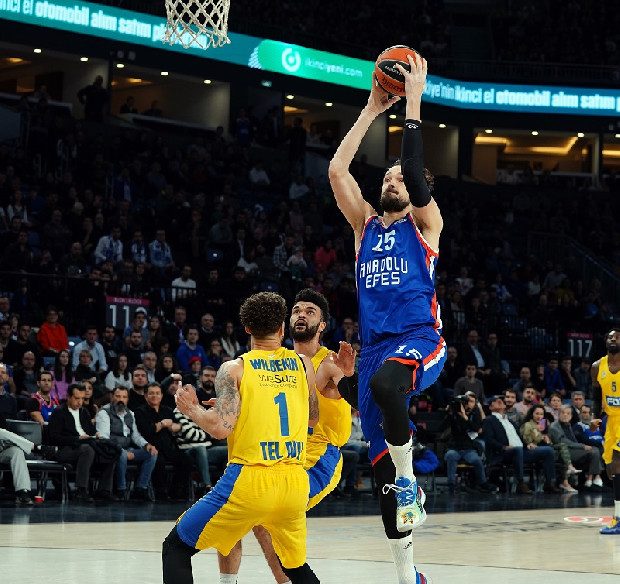 Anadolu Efes - Maccabi FOX Tel Aviv: 99-79