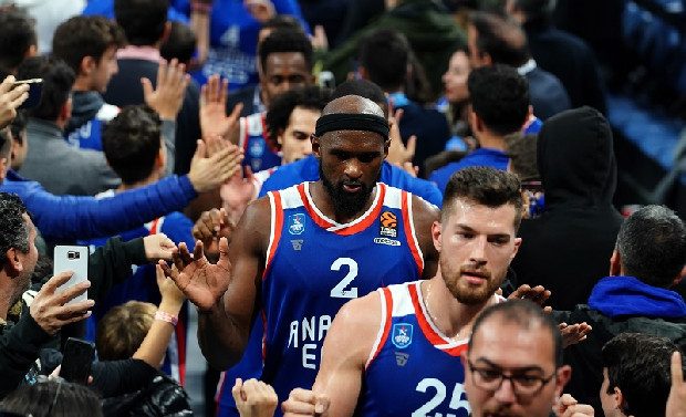 Anadolu Efes - Maccabi FOX Tel Aviv: 99-79