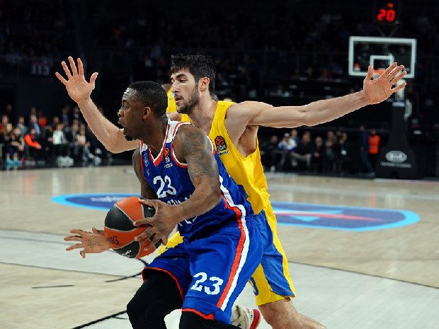 Anadolu Efes - Maccabi FOX Tel Aviv: 99-79
