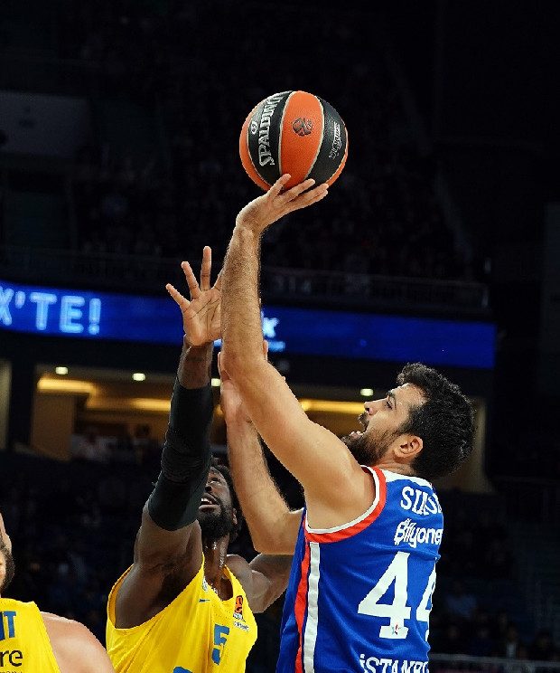 Anadolu Efes - Maccabi FOX Tel Aviv: 99-79