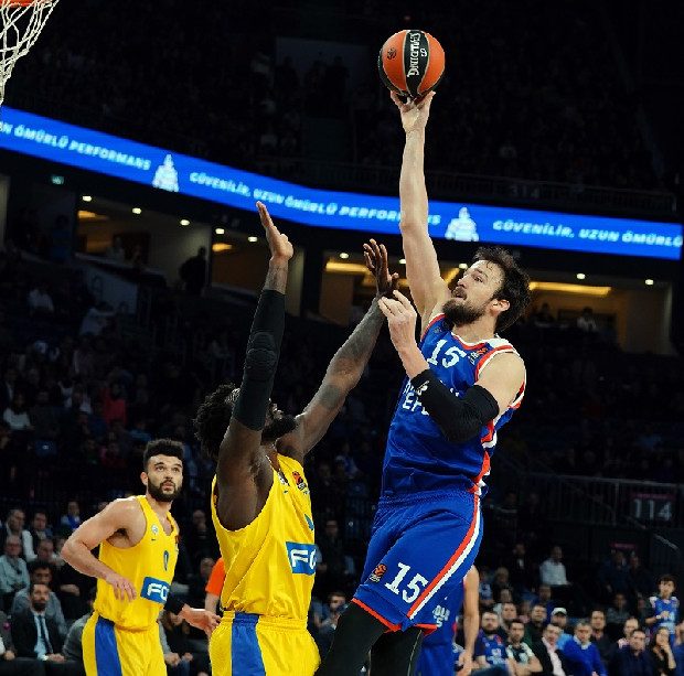 Anadolu Efes - Maccabi FOX Tel Aviv: 99-79