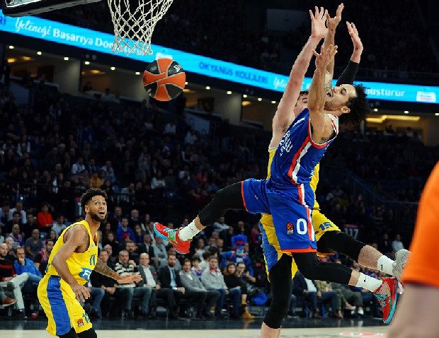 Anadolu Efes - Maccabi FOX Tel Aviv: 99-79