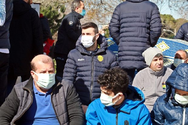 Antalya'da kamp yapan Süper Lig ekipleri Cuma namazını ‘Dinler Bahçesi’nde kıldı