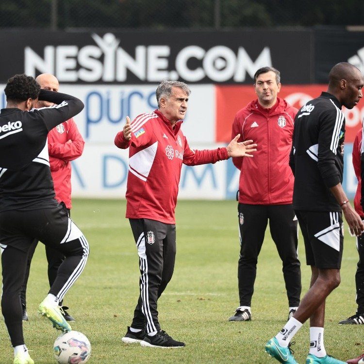Beşiktaş’ta stopere 3 aday! İsimler belli oldu