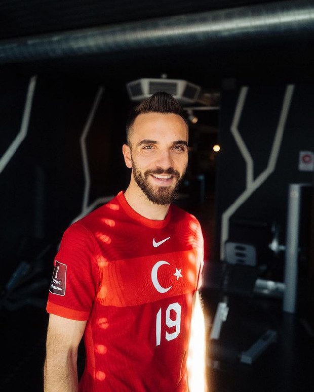 Bu yüzden Galatasaray’ı Beşiktaş’a tercih etti