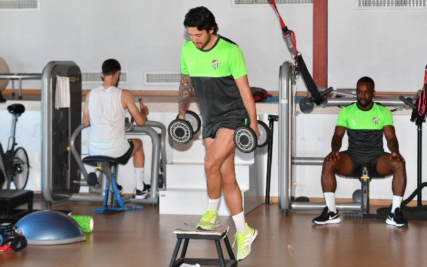 Bursaspor günün ilk antrenmanında kuvvet çalıştı
