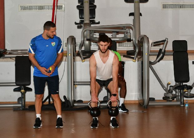 Bursaspor günün ilk antrenmanında kuvvet çalıştı