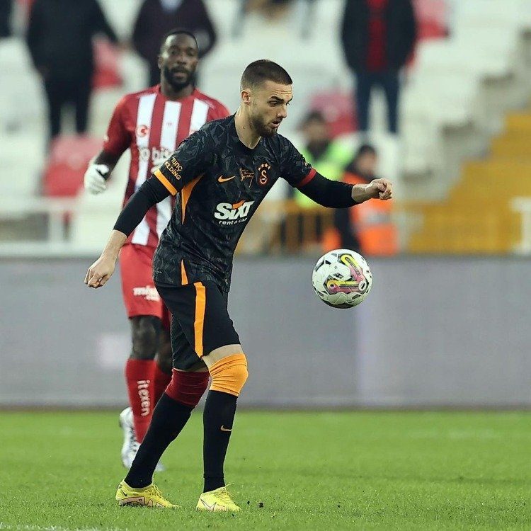 Derbide Galatasaray’a Norveçli sol bek geliyor