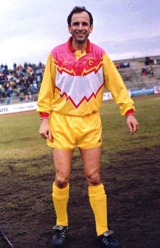 Erhan Önal Kimdir?