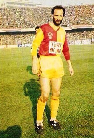Erhan Önal Kimdir?
