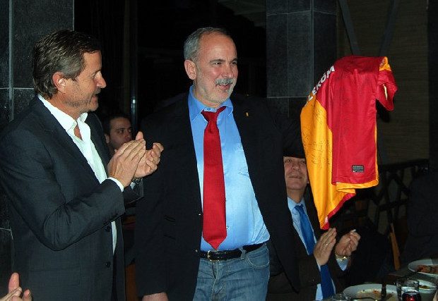 Erhan Önal Kimdir?