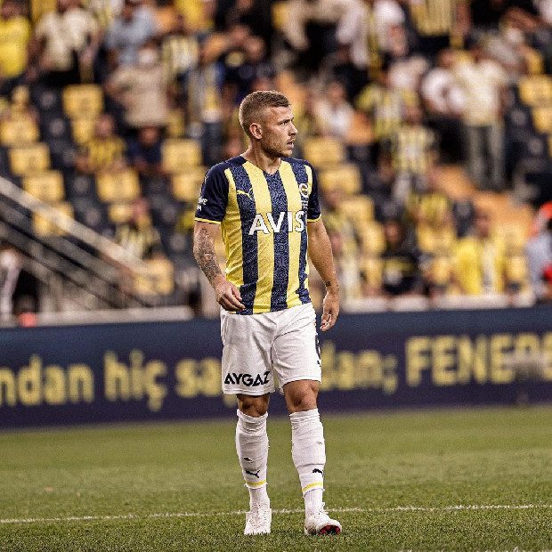 Fenerbahçe’de 5 ismin kellesi gitti
