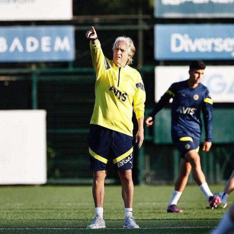 Fenerbahçe’de stoper sorunu için çözüm bulundu! İşte o isimler