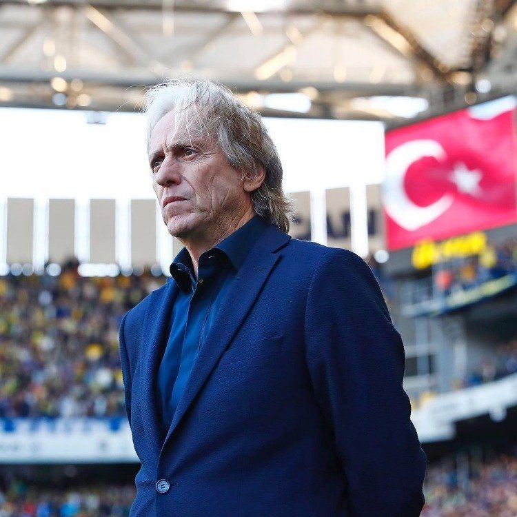 Fenerbahçe’de stoper sorunu için çözüm bulundu! İşte o isimler
