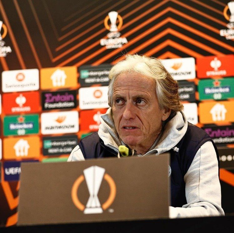 Fenerbahçe’de stoper sorunu için çözüm bulundu! İşte o isimler