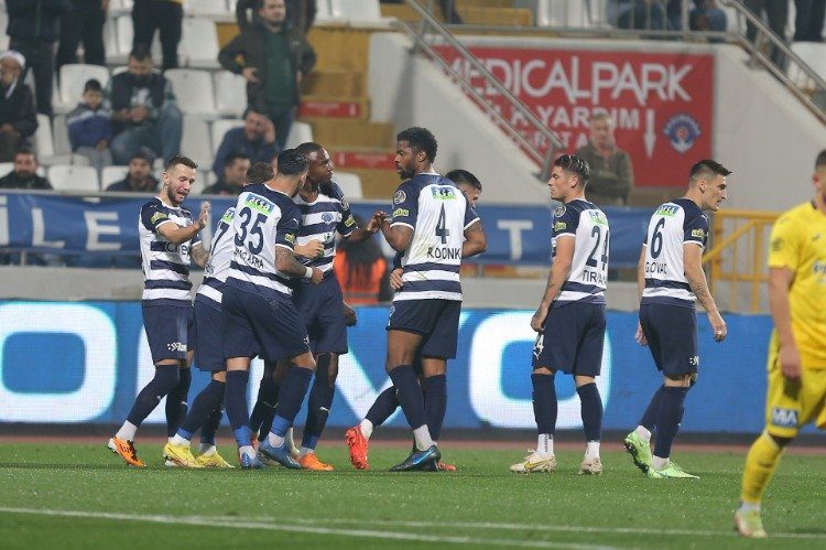 Galatasaray geçen sezondan beri bu sorunu çözemedi